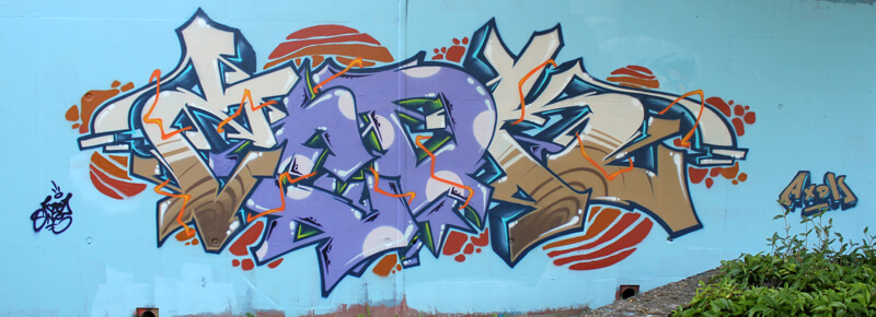 marron_violet_kzed_axdk_amiens_graffiti