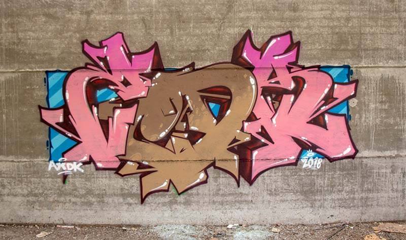 Graffiti réalisé par Kzed du crew AXDK a Amiens dans une usine abandonnée